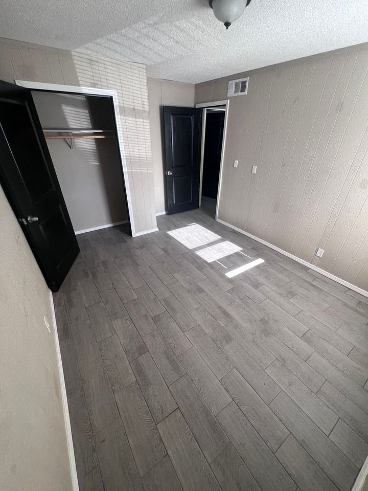 Four Oaks - Photo 7 of 14