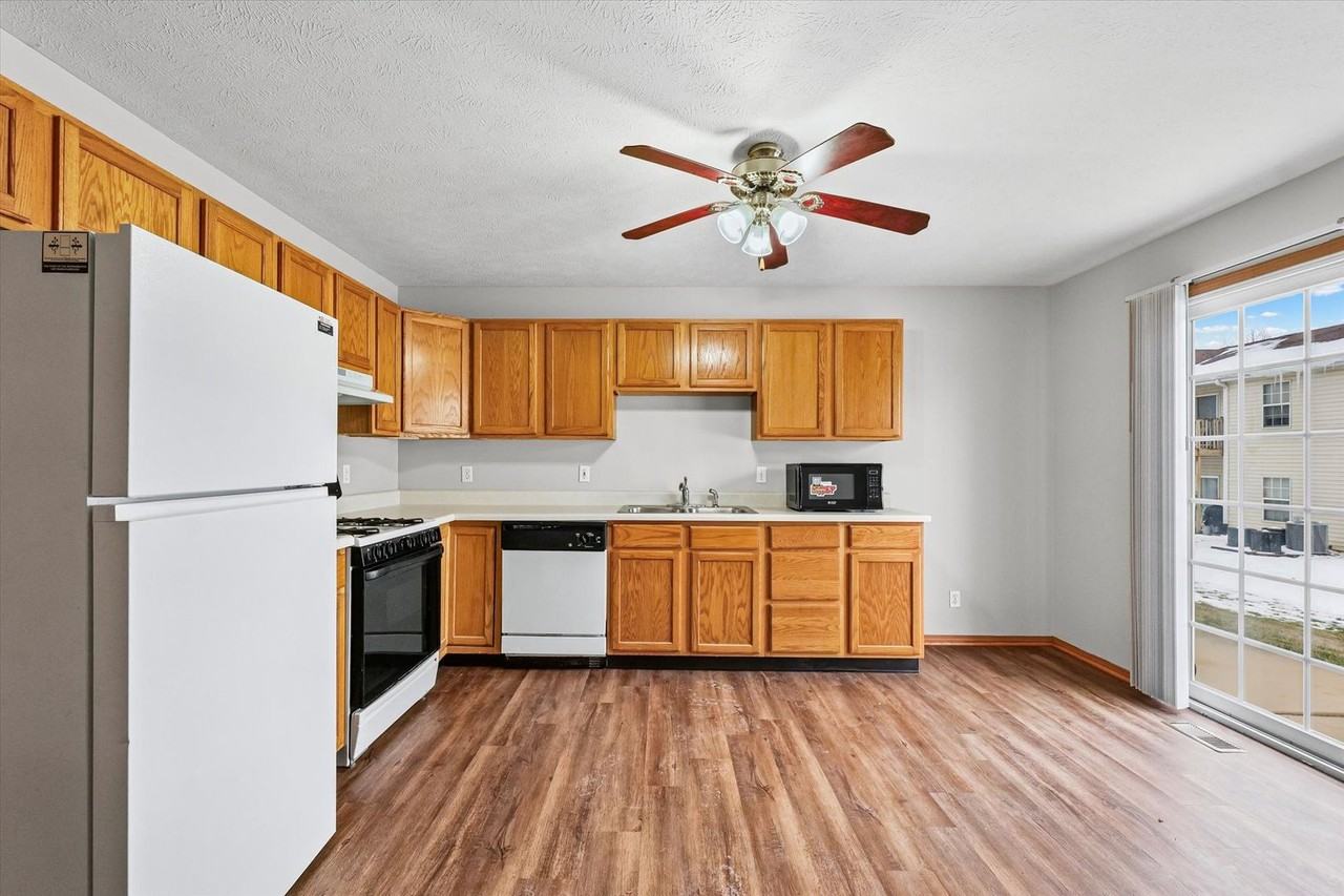 121 Crossing Drive - Photo 6 of 21