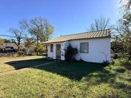 featured image of 1206 Sissom Ct