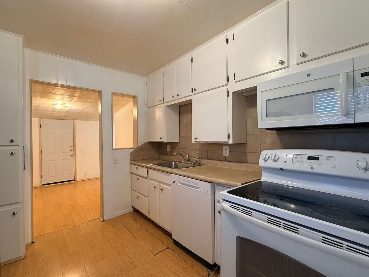 1206 Sissom Ct - Photo 5 of 24