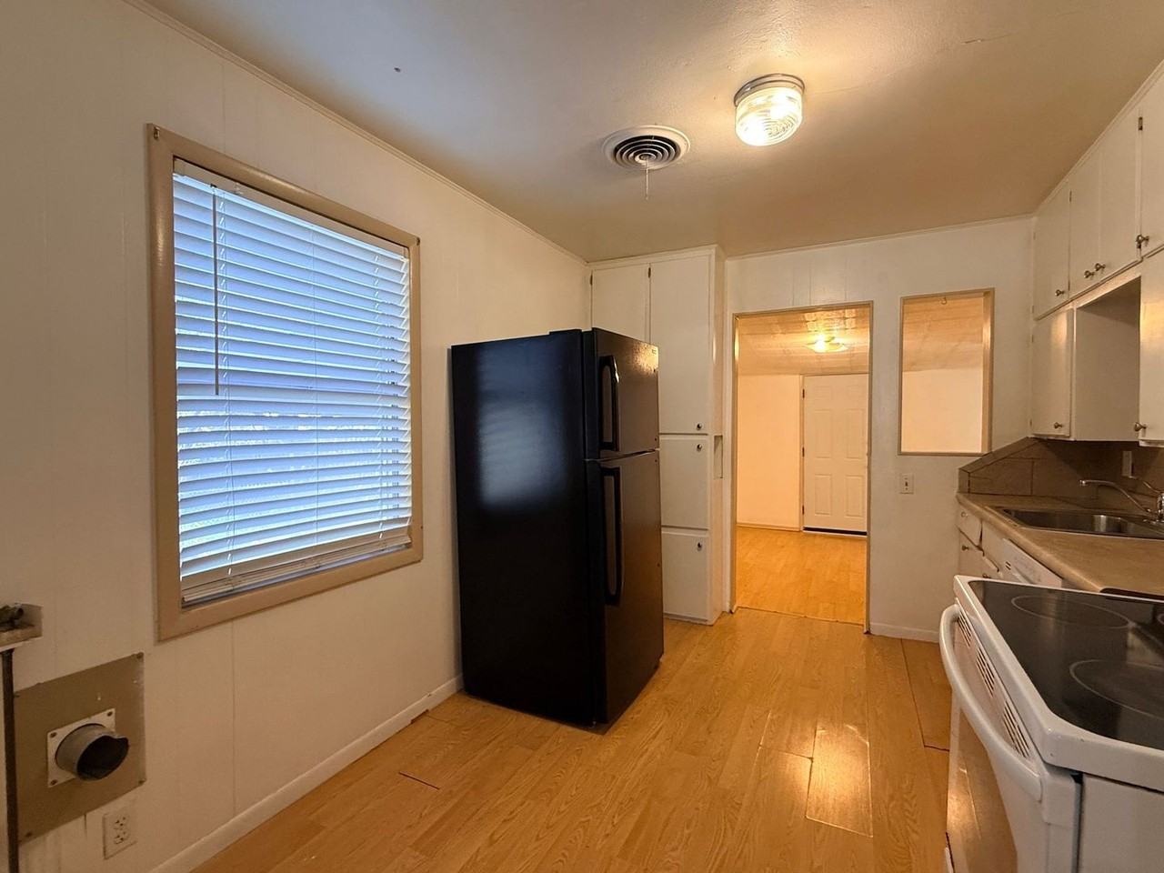 1206 Sissom Ct - Photo 6 of 24