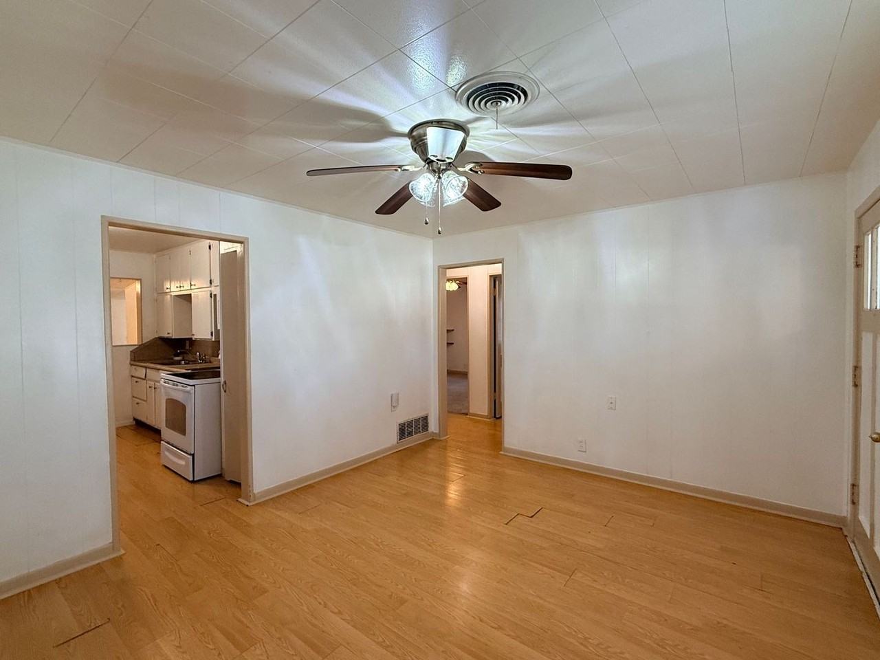 1206 Sissom Ct - Photo 7 of 24