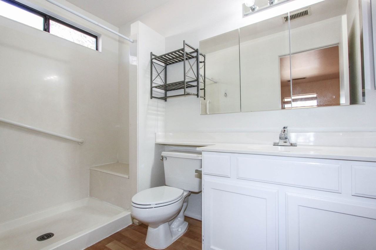 1840 Oriental Ave - Photo 7 of 16