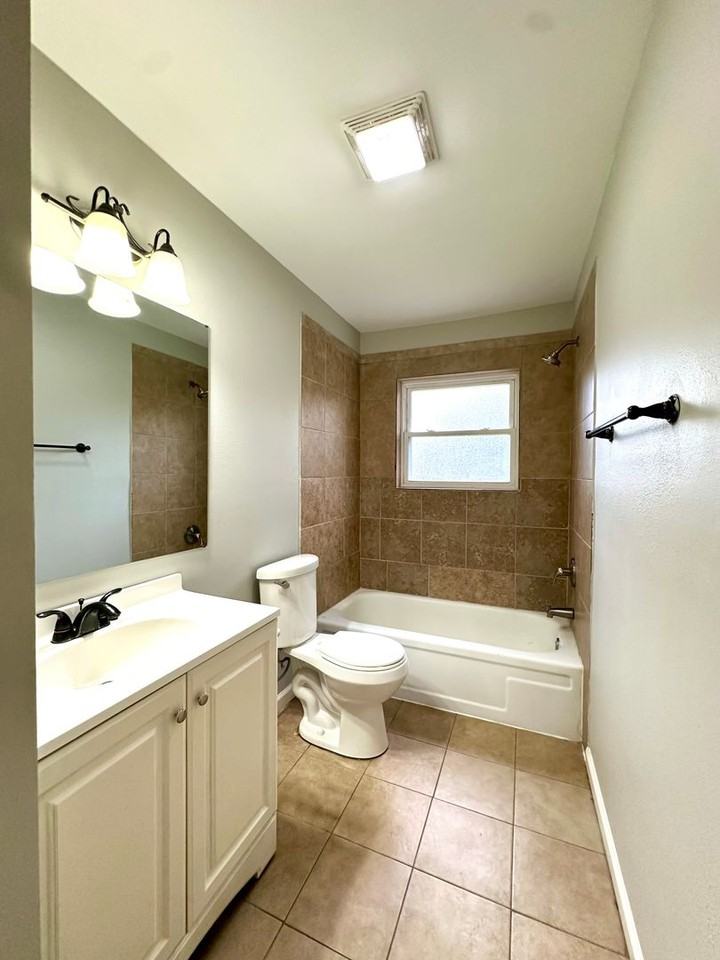 1022 Jason Dr - Photo 4 of 17