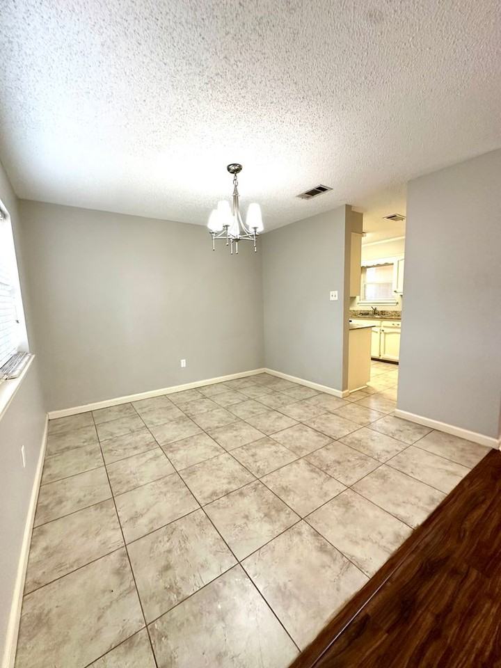 1022 Jason Dr - Photo 7 of 17