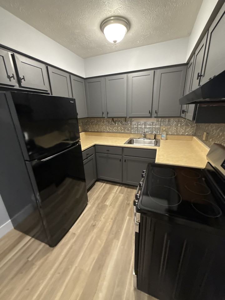 Peck Apartments - Photo 3 of 15