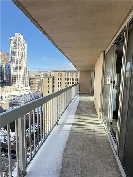 120 W Grand Ave #8A - Photo 2 of 9