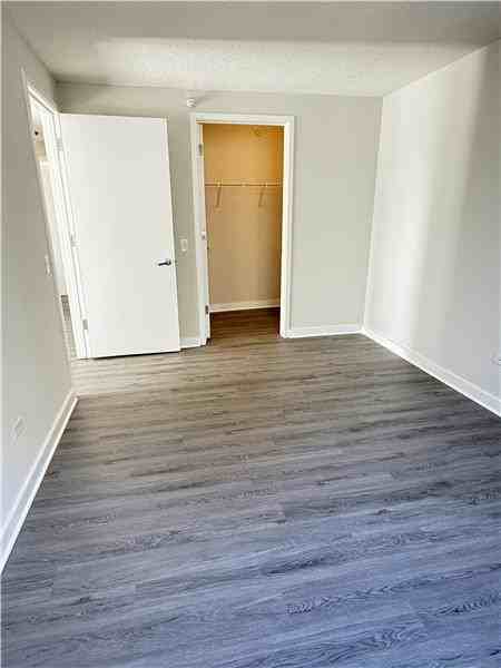 120 W Grand Ave #8A - Photo 3 of 9