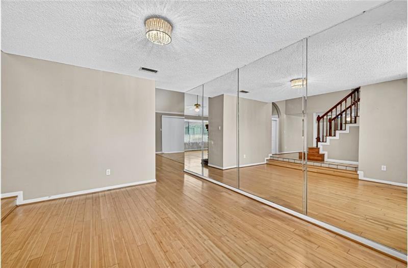 1535 Beaconshire Rd - Photo 6 of 15