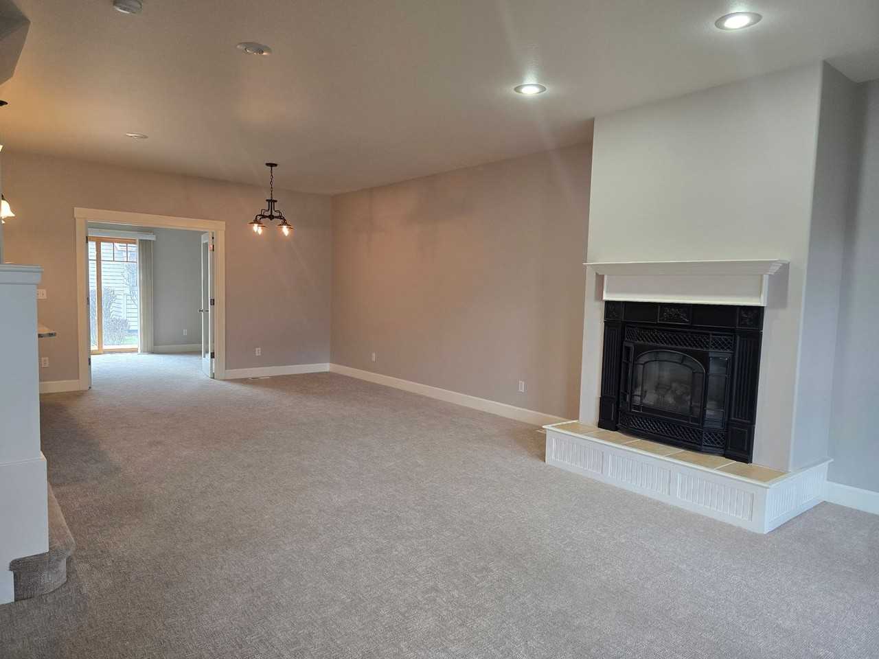 687 West Jefferson Avenue - Photo 2 of 15