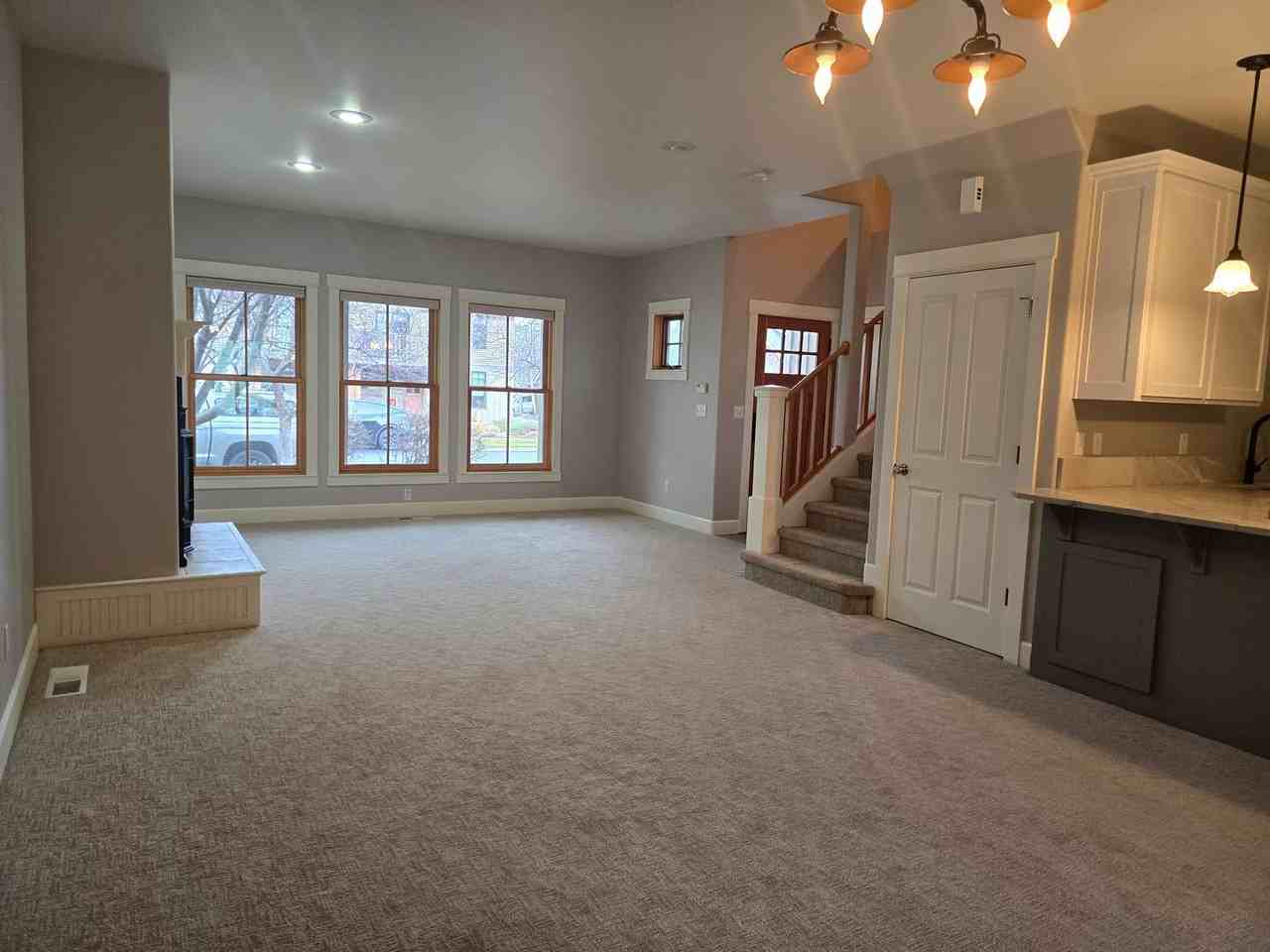 687 West Jefferson Avenue - Photo 3 of 15