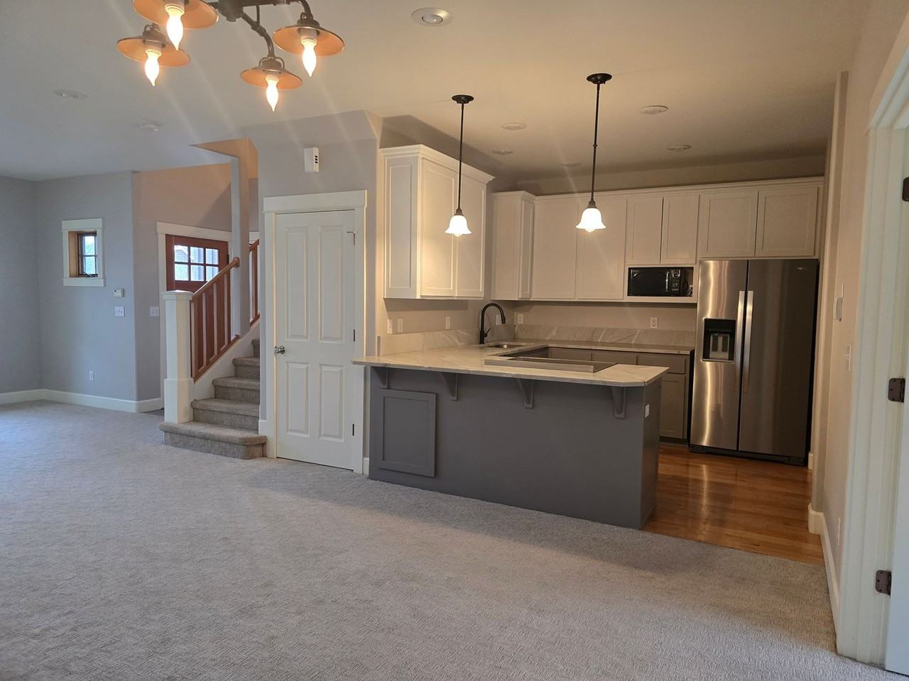 687 West Jefferson Avenue - Photo 4 of 15