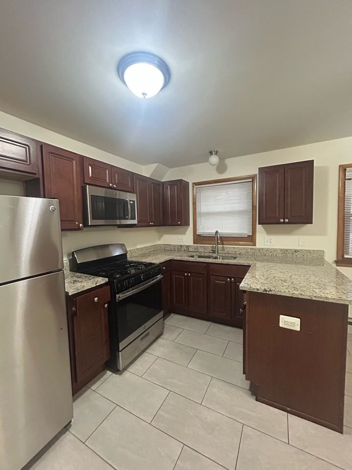 8923 South Cottage Grove Avenue / 801 - Photo 2 of 14