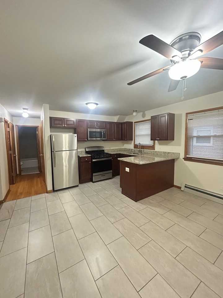 8923 South Cottage Grove Avenue / 801 - Photo 3 of 14