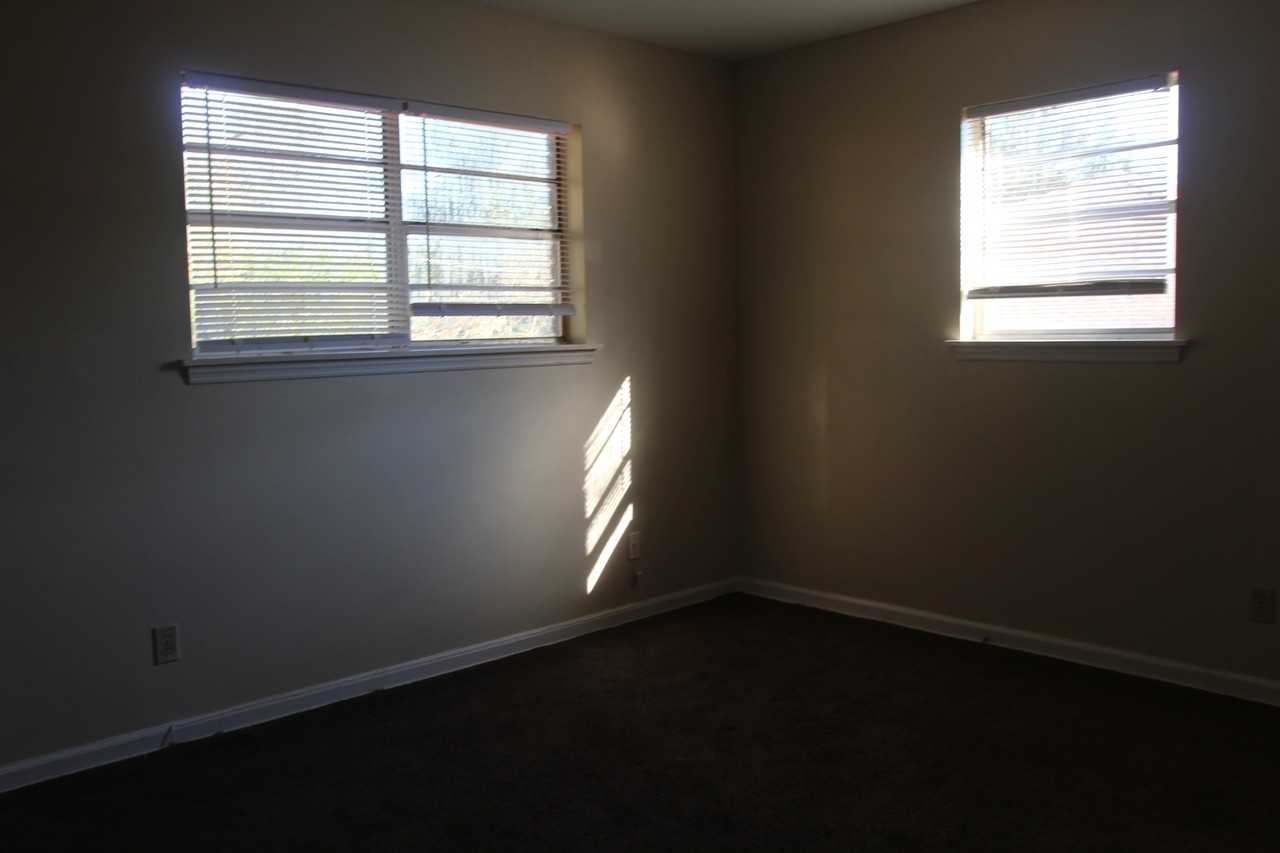 Ridgemont Drive 1903 - Photo 7 of 8