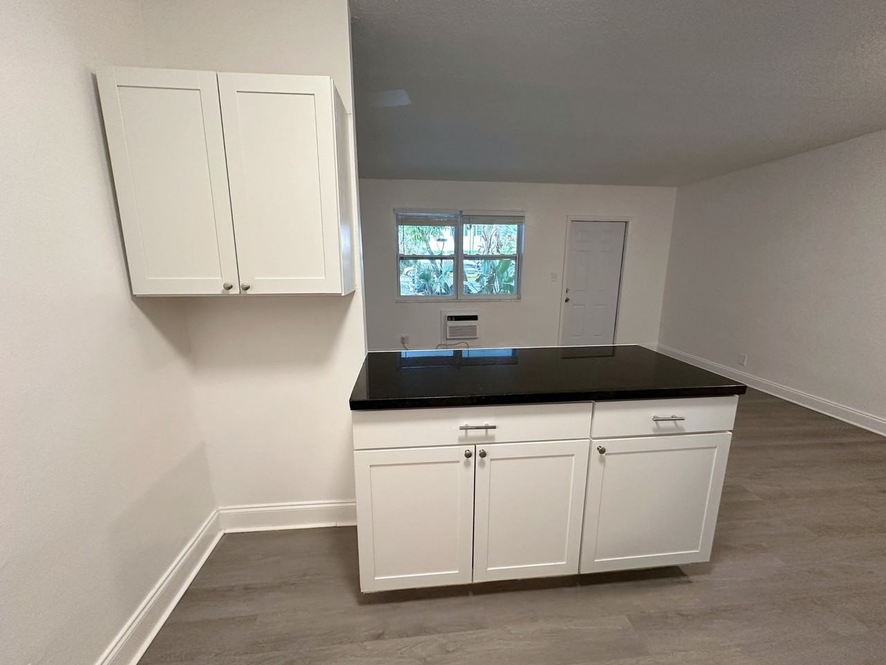 240 Southwest 8th Street - Photo 4 of 16