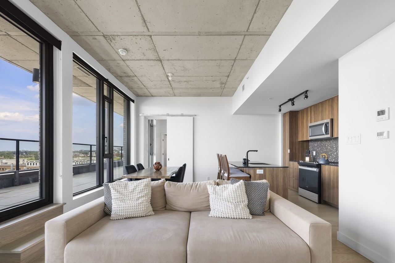 200 Boulevard Marcel-Laurin #803 - Photo 3 of 27