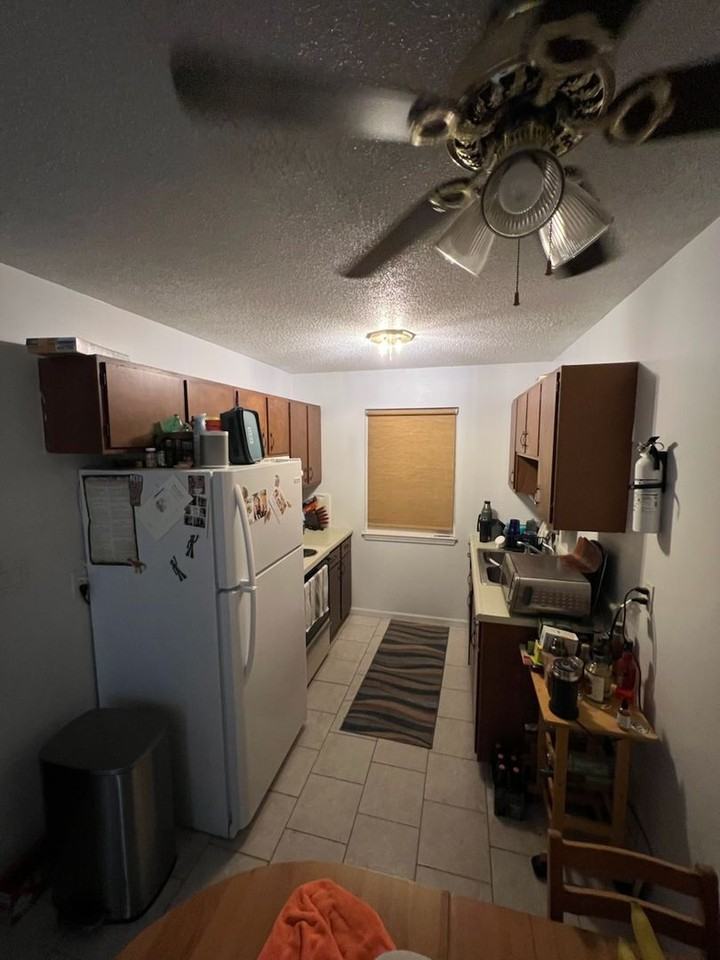 1030 Southpark Dr #7 - Photo 5 of 8