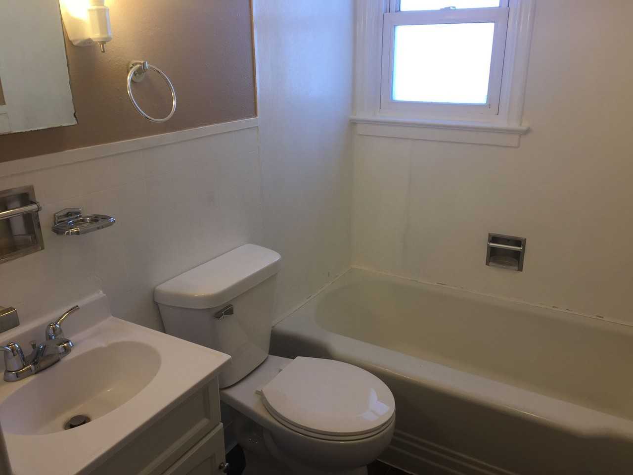 Hillcrest Apartments - Photo 6 of 24