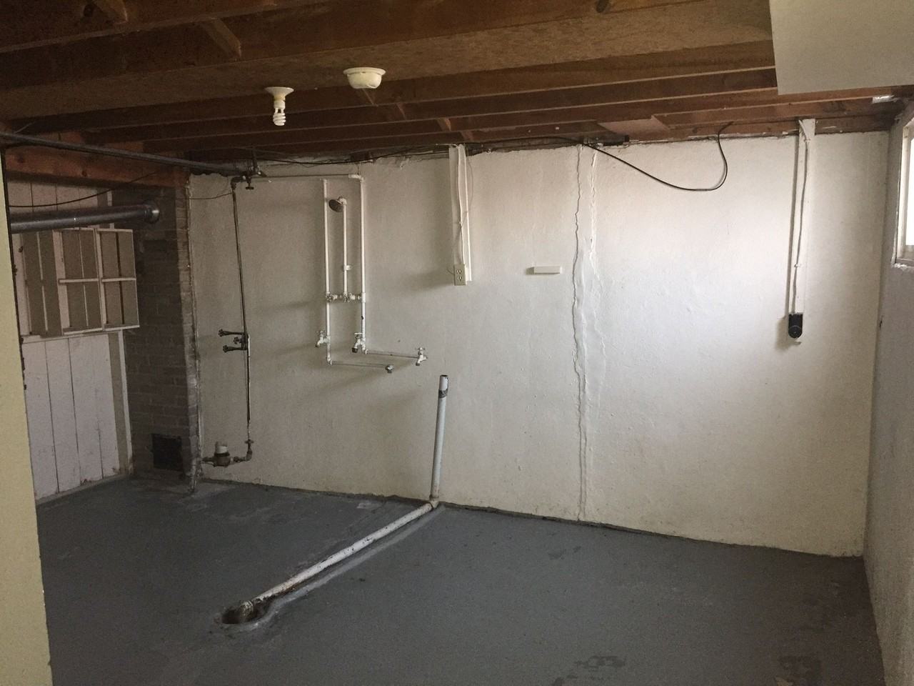 Hillcrest Apartments - Photo 7 of 24