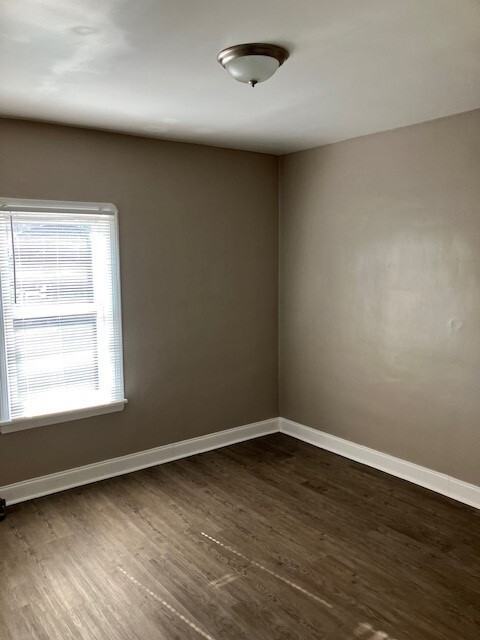 1365 Clarence Avenue - Photo 4 of 8