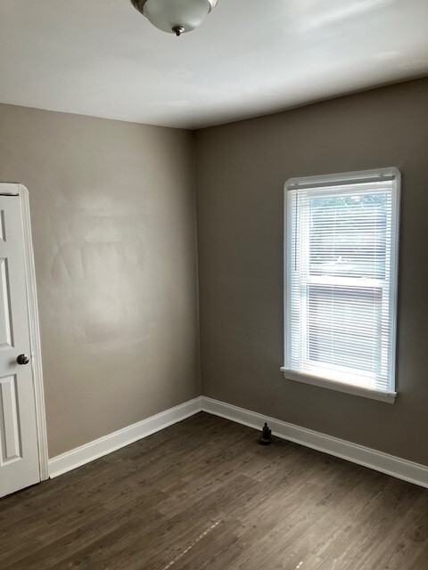 1365 Clarence Avenue - Photo 5 of 8