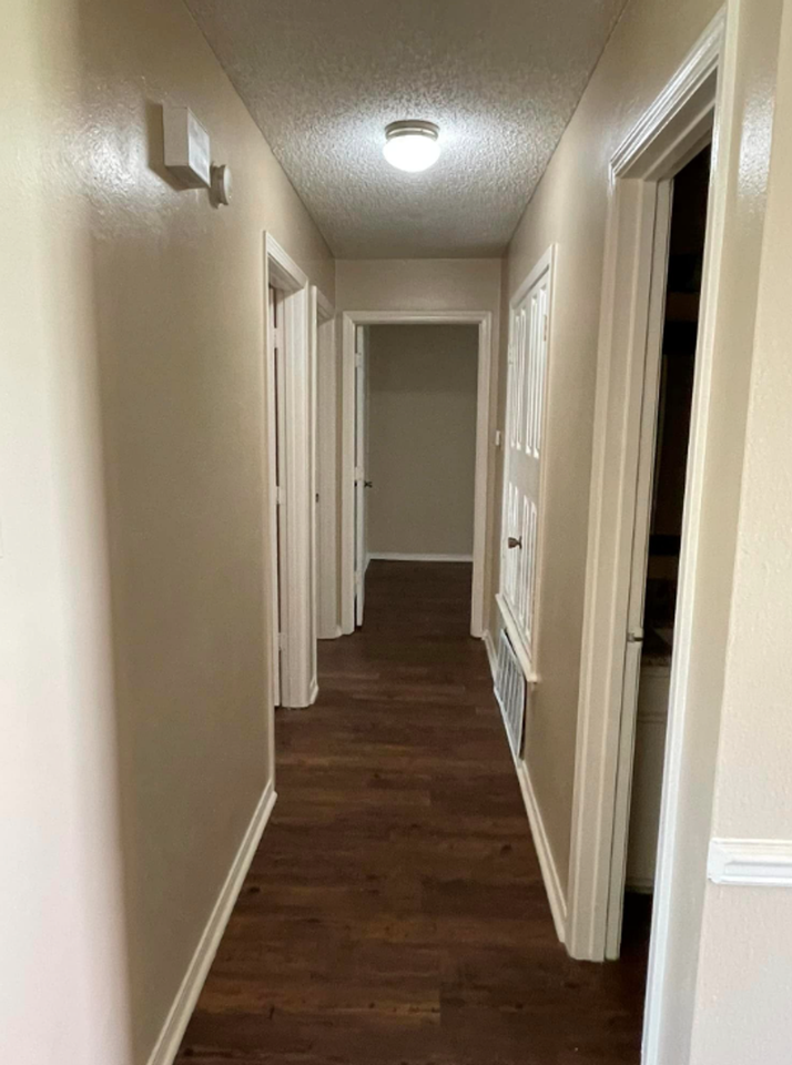 Azalea Court Duplexes - Photo 5 of 8