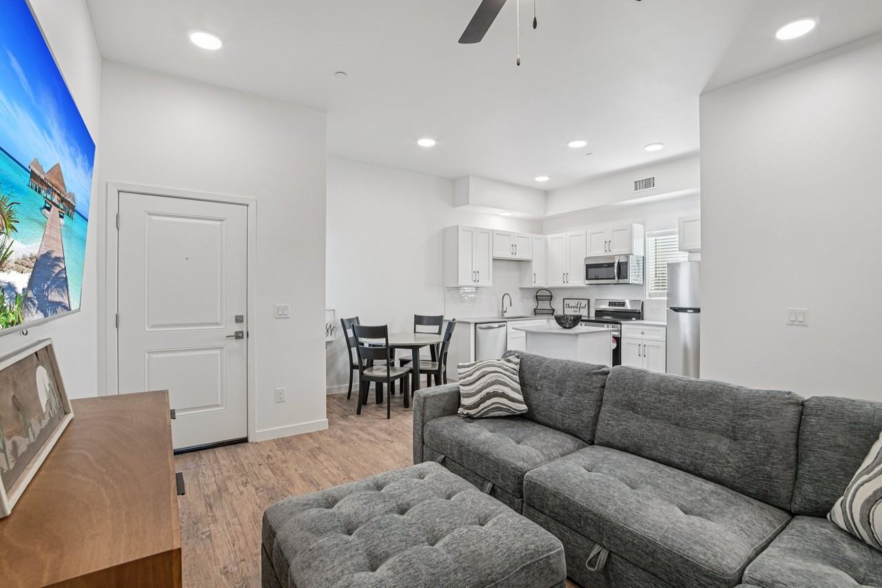 Williams Court - Photo 4 of 42