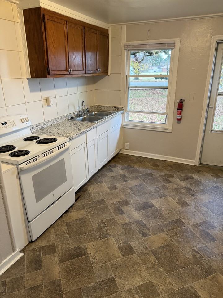 47 Carver Circle - Photo 3 of 12