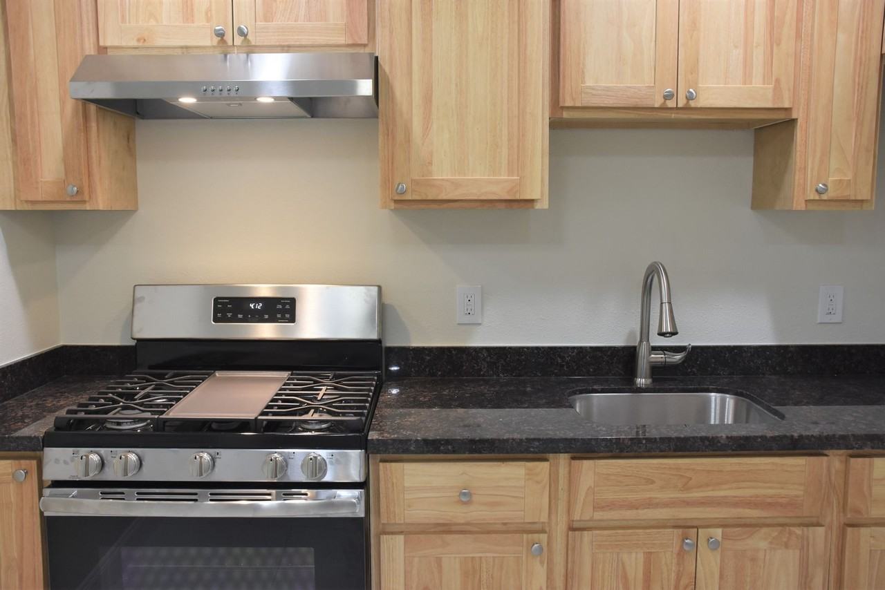 570 19th St #9 - Photo 3 of 30