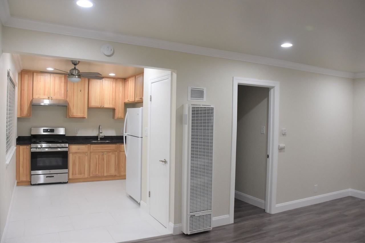 570 19th St #9 - Photo 6 of 30