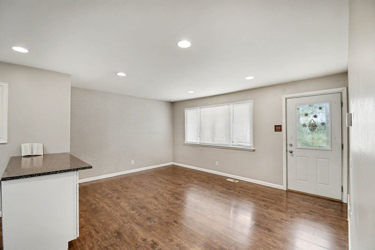 1040 Bluefield Drive - Photo 2 of 9