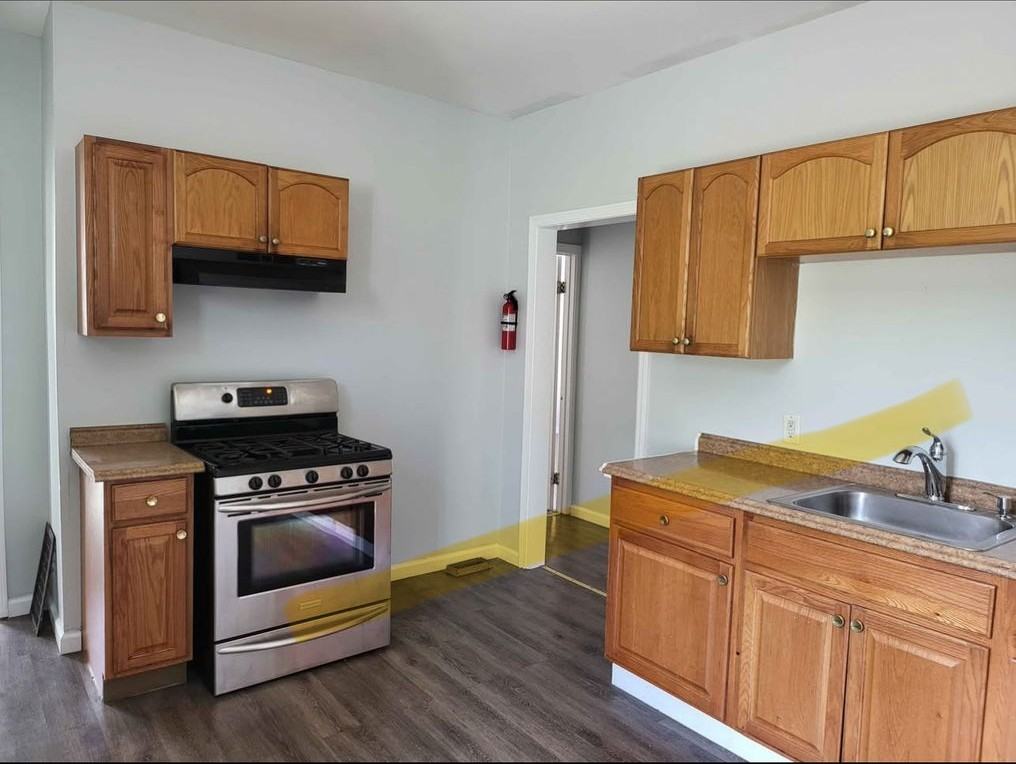 84 Mather St - Photo 2 of 10