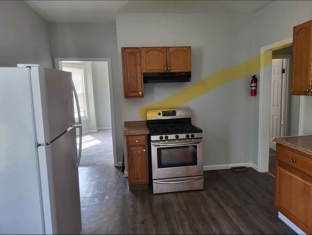 84 Mather St - Photo 3 of 10