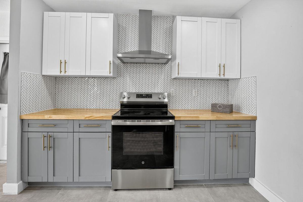 642 Sw 11th St - Photo 2 of 9