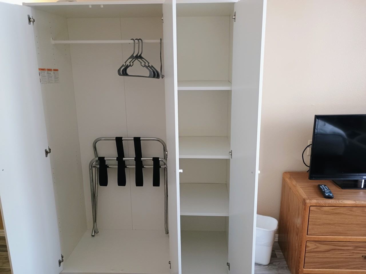 667 West Kemp Street #206 - Photo 5 of 8