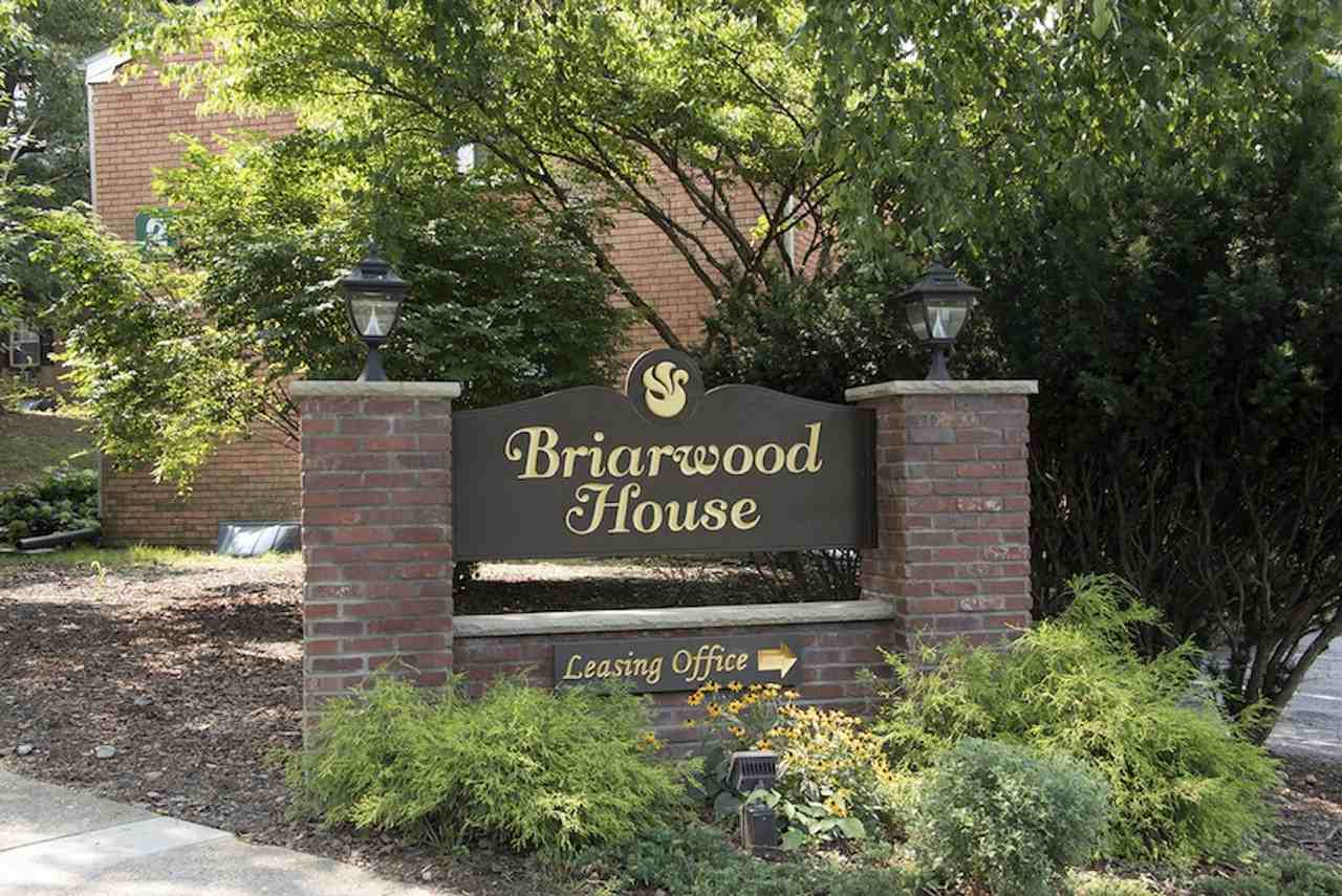 Briarwood House Apartments - Photo 3 of 3