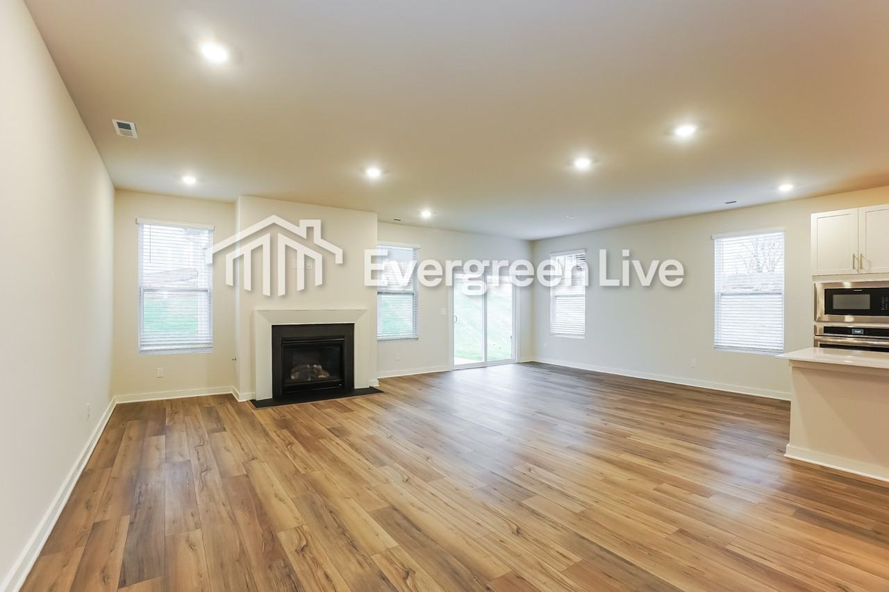 2150 Daniel Johnson Way - Photo 2 of 15