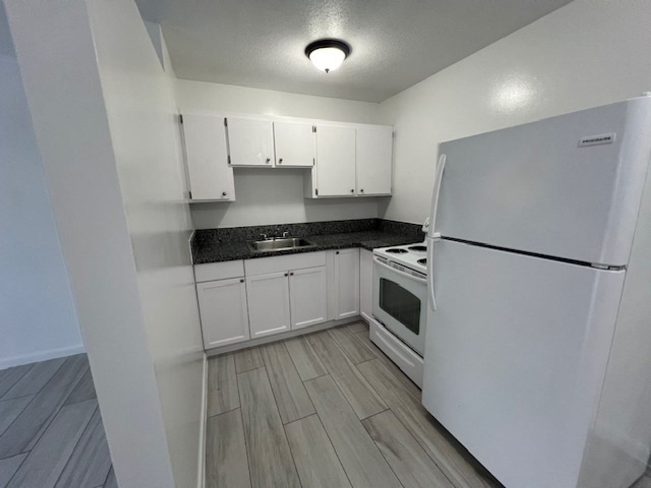 304 - 308 Central Dr - Photo 2 of 7