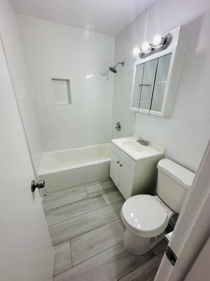 304 - 308 Central Dr - Photo 5 of 7