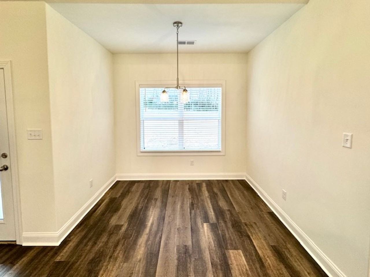 7436 Newbury Dr - Photo 4 of 18