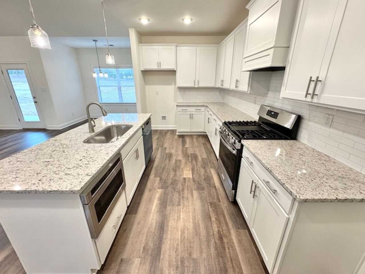 7436 Newbury Dr - Photo 6 of 18