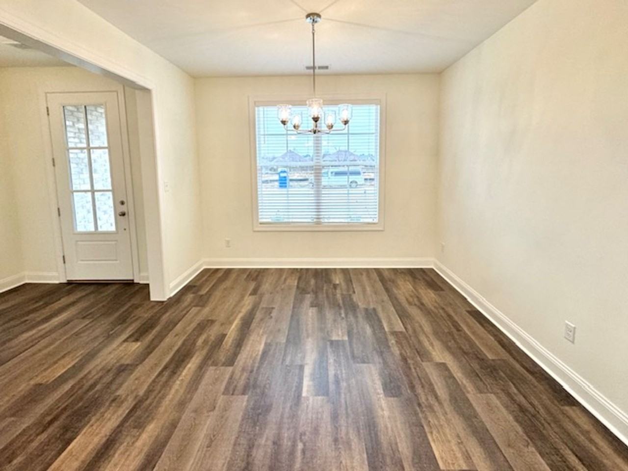 7436 Newbury Dr - Photo 7 of 18