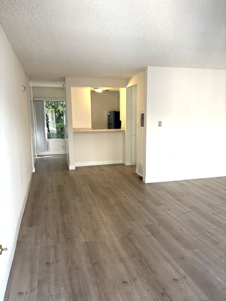 1134-40 N. Clark St- Sunset Terrace Apartments - Photo 5 of 14