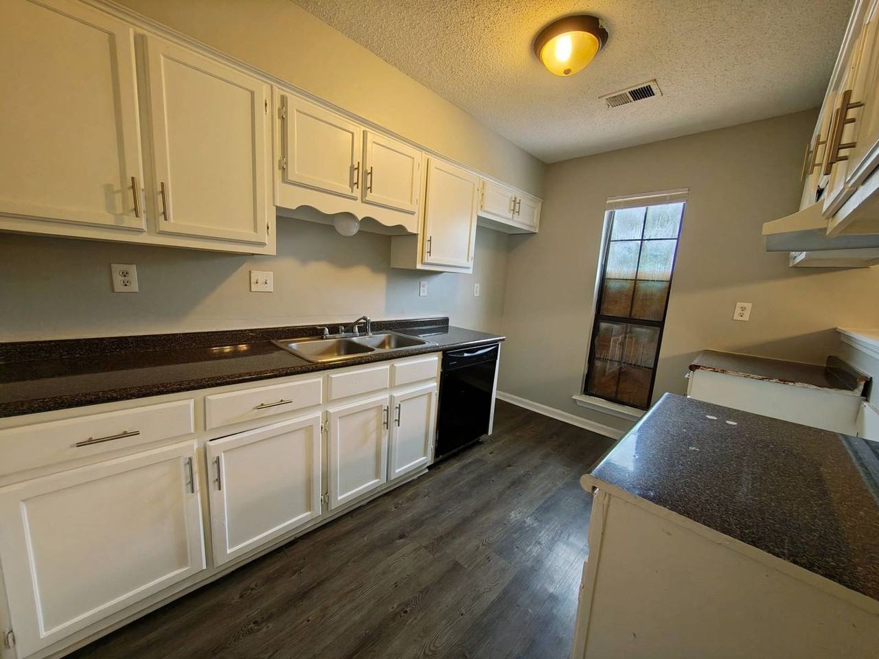 4837 Summitridge Dr - Photo 4 of 10