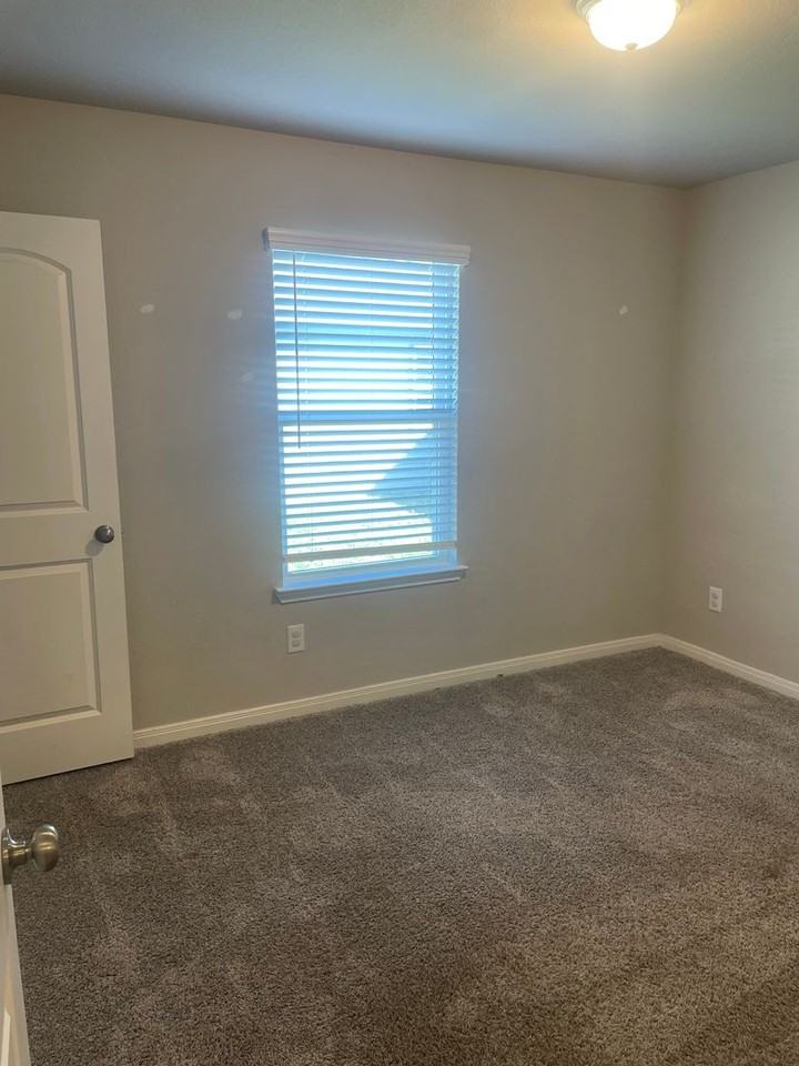 7809 Montclair Dr - Photo 5 of 19