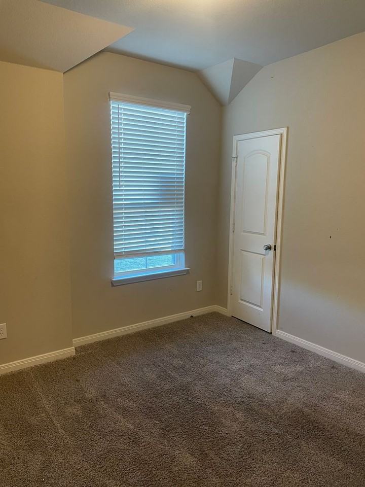 7809 Montclair Dr - Photo 6 of 19