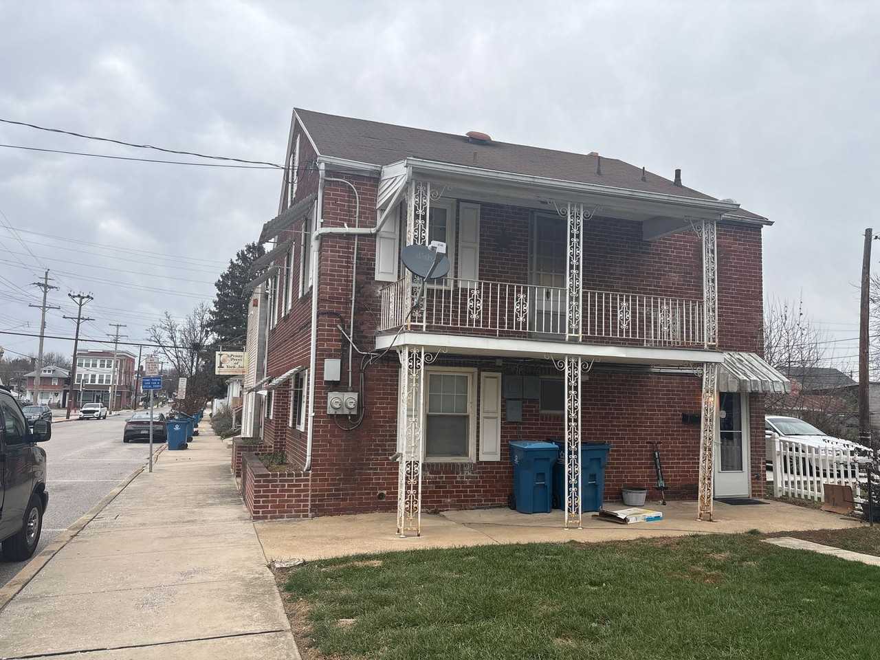 55 Adam St #2 - Photo 3 of 11