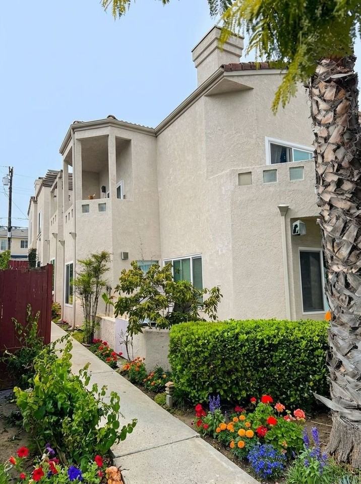 4070 Promontory St - Photo 3 of 15