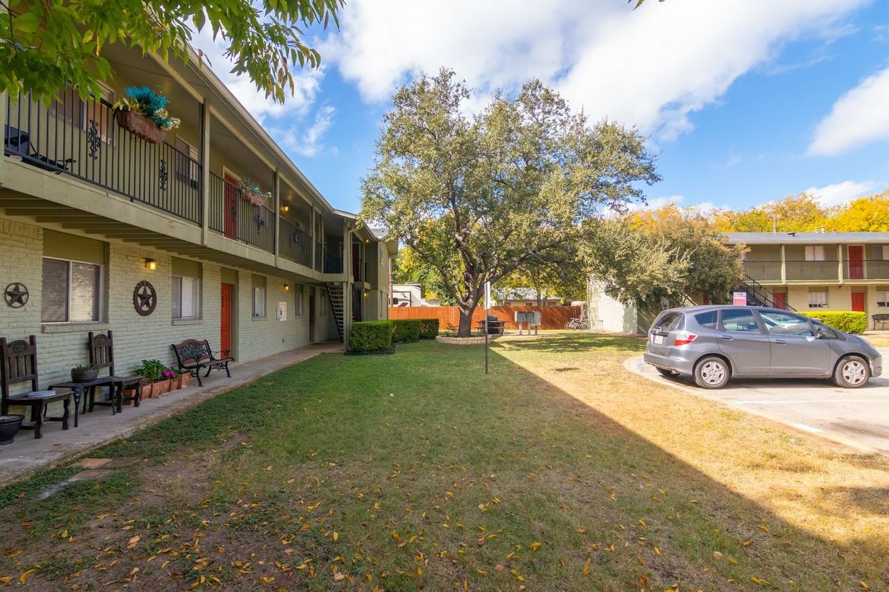 806 East 13th Street #208 - Photo 3 of 22